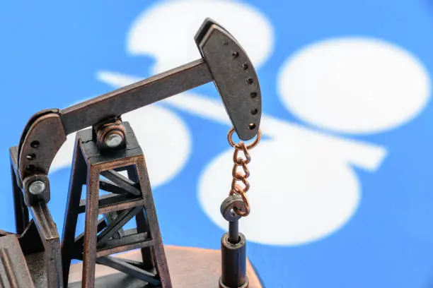 Estados Unidos vuelve a atacar a Irán mientras el Brent cae a pesar de la escalada del conflicto